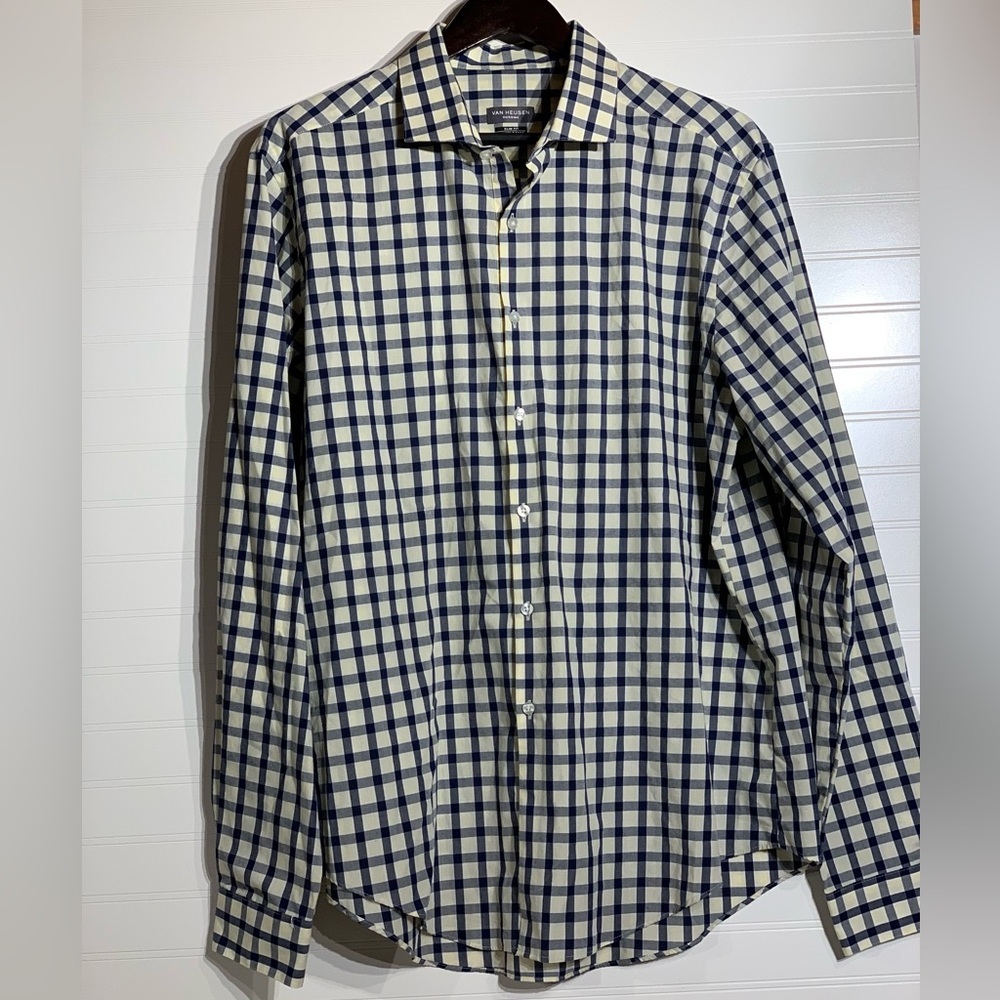 Men’s XL‎ Van Heusen chrome button down long sleeved shirt in yellow and blue